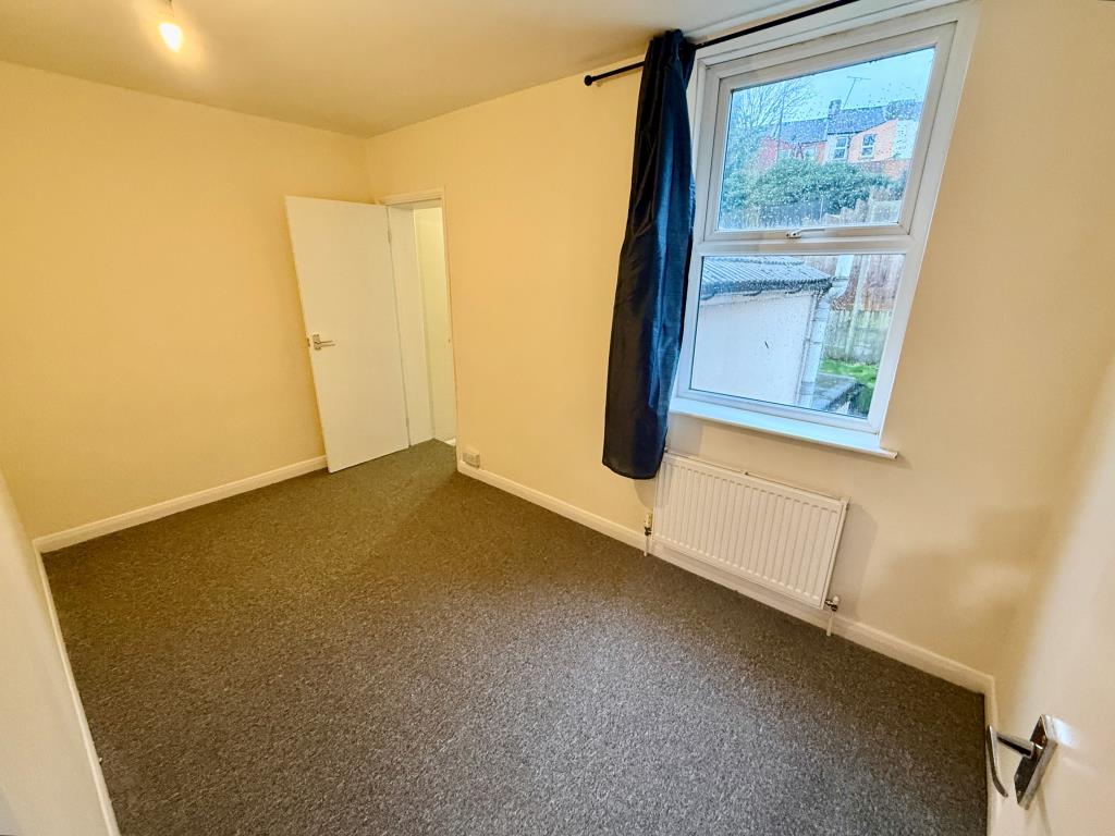 Lot: 101 - THREE STOREY HOUSE FOR IMPROVEMENT - Bedroom two